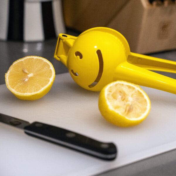 Smile Citrus Squeezer - Image 2