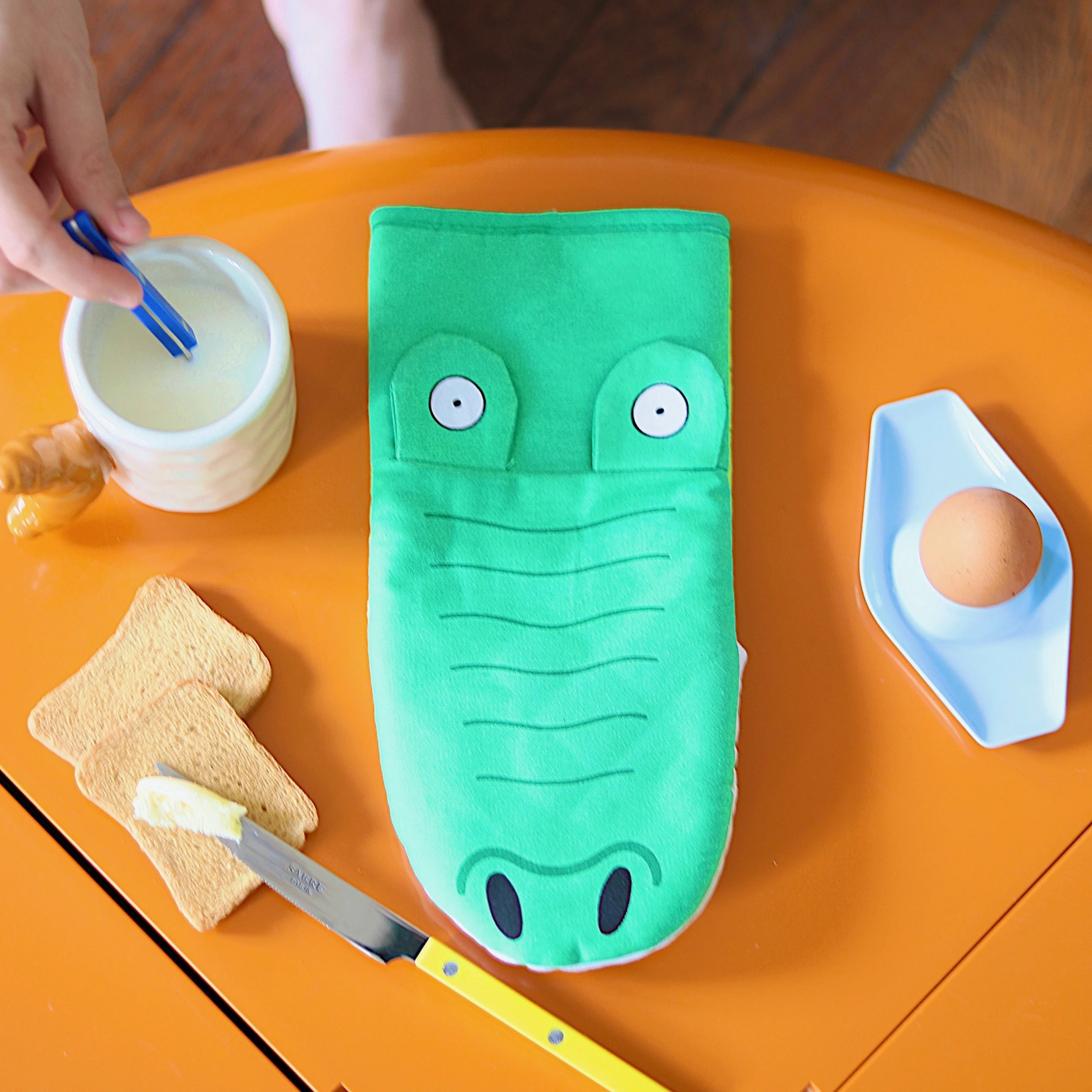 Crocodile Oven Mitt - Image 3