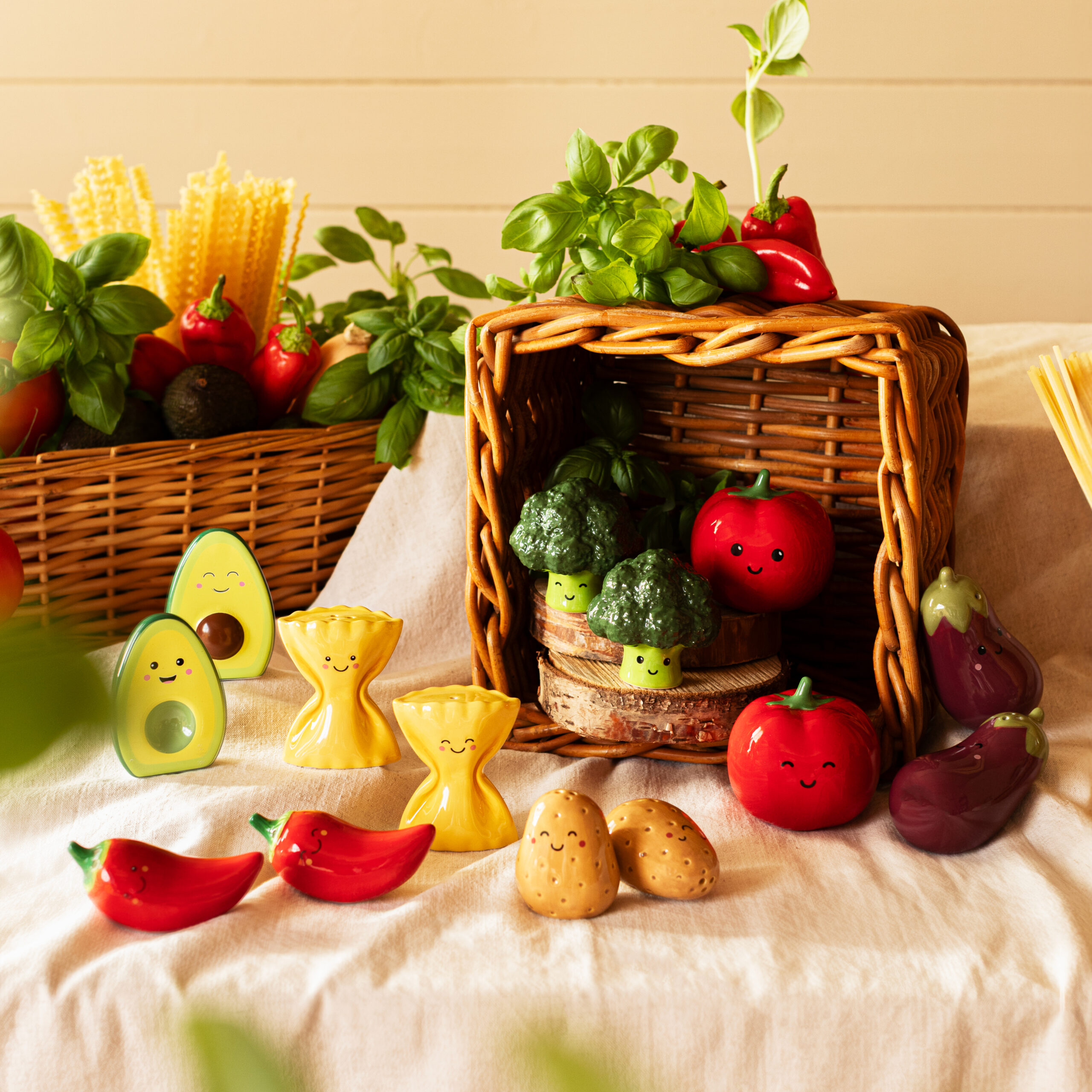 Pasta Farfalle Salt & Pepper Shakers - Image 4